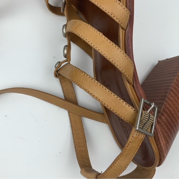 Bernardo Hannah Strappy Studded Thong Heel Sandals Tan leather Cuoio - Picture 3 of 16